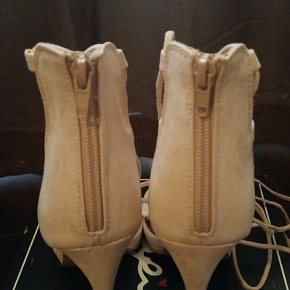 High heels - Picture 6 of 8